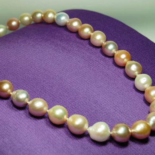 SCARLET freshwater pearl necklace