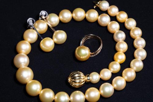 South Sea pearl necklace, pearls 10,5 - 16,5mm AA/33tk; Earrings 11,51g, 750º, golden South Sea pearl 2x14,5mm + diamonds 0,30ct G/VS1;Ring 16,5, 10,26g, 585º, golden South Sea pearl 15,0mm + diamonds 0,36ct G/VS1