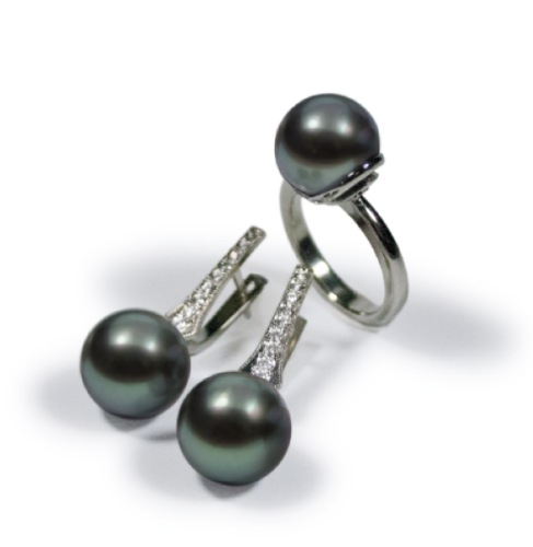 Tahitian pearl and diamond jewelry set