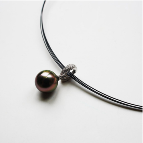 White gold necklace with Tahitian pearls and diamonds