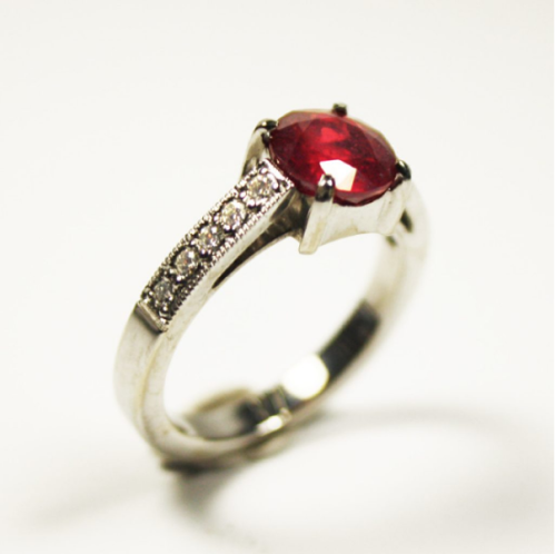 White gold ring with ruby and diamonds