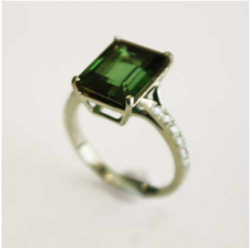 White gold ring with tourmaline and diamonds