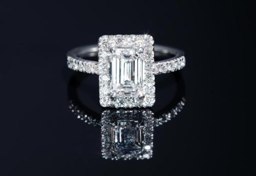 Diamond ring "Halo" 16,5, 4,94g, 950º platinum, diamond 1,50ct E/VS2 GIA lasergrav. + small diamonds 0,52ct G/VS1